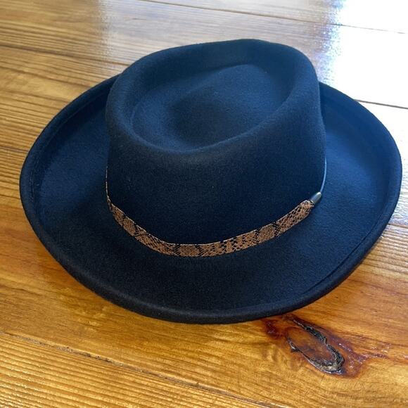 Universal Thread Hat Womens Black Felt Wool Bowler Snake Print adj Band NWT - Picture 5 of 7